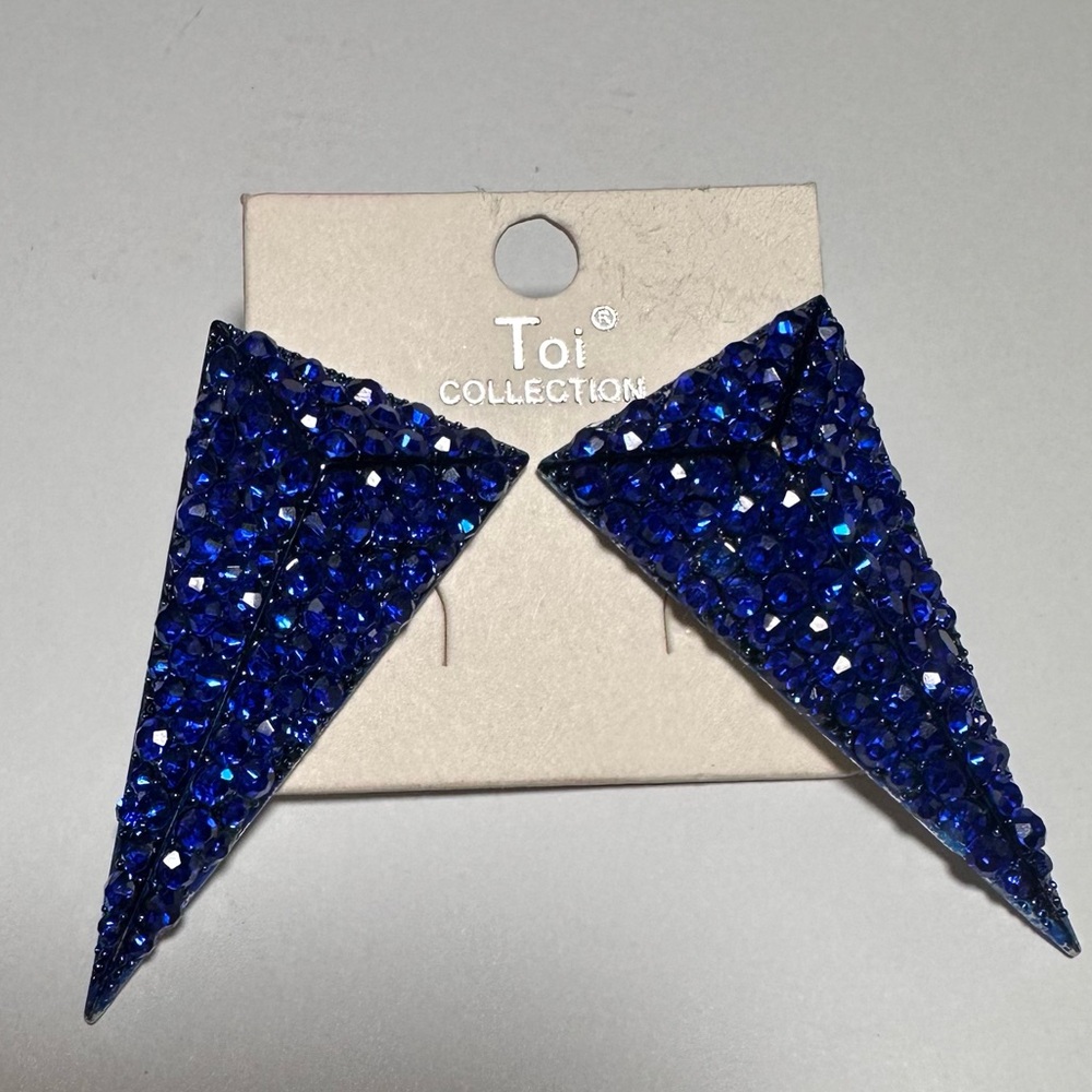 TOI COLLECTION | Royal Blue Crystal Pyramid Earrings **NWT**